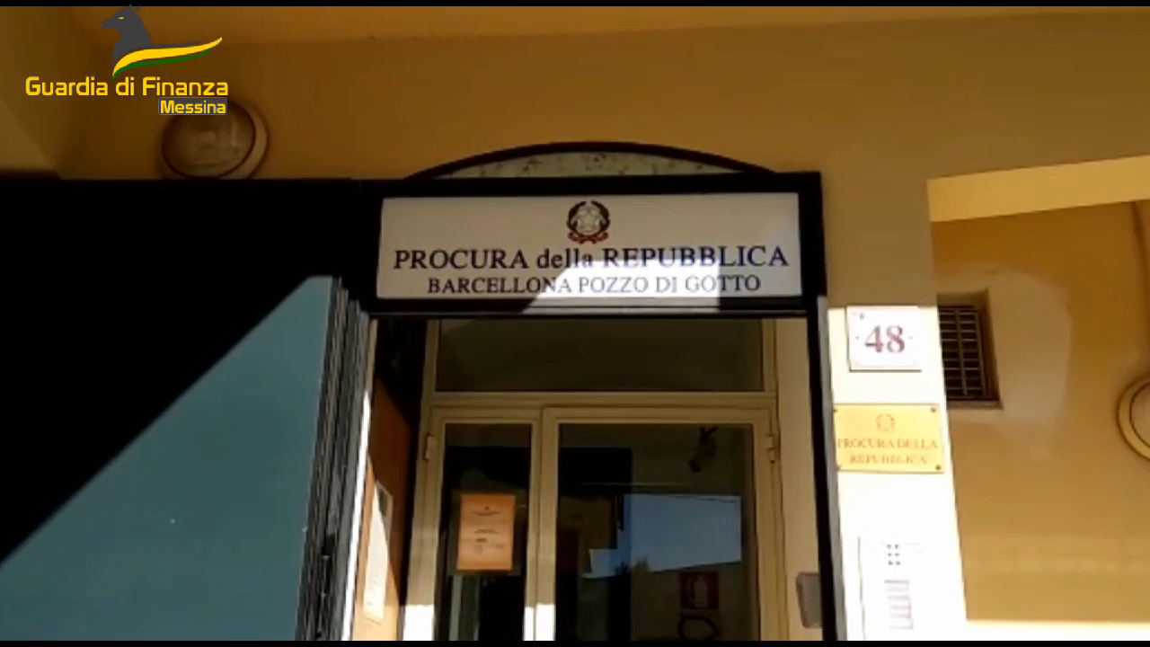 LA POLIZIA ARRESTA 39ENNE DESTINATARIO DI MANDATO DI ARRESTO INTERNAZIONALE. AVEVA COMMESSO UNA TRUFFA IN ARGENTINA 3 procura repubblica barcellona