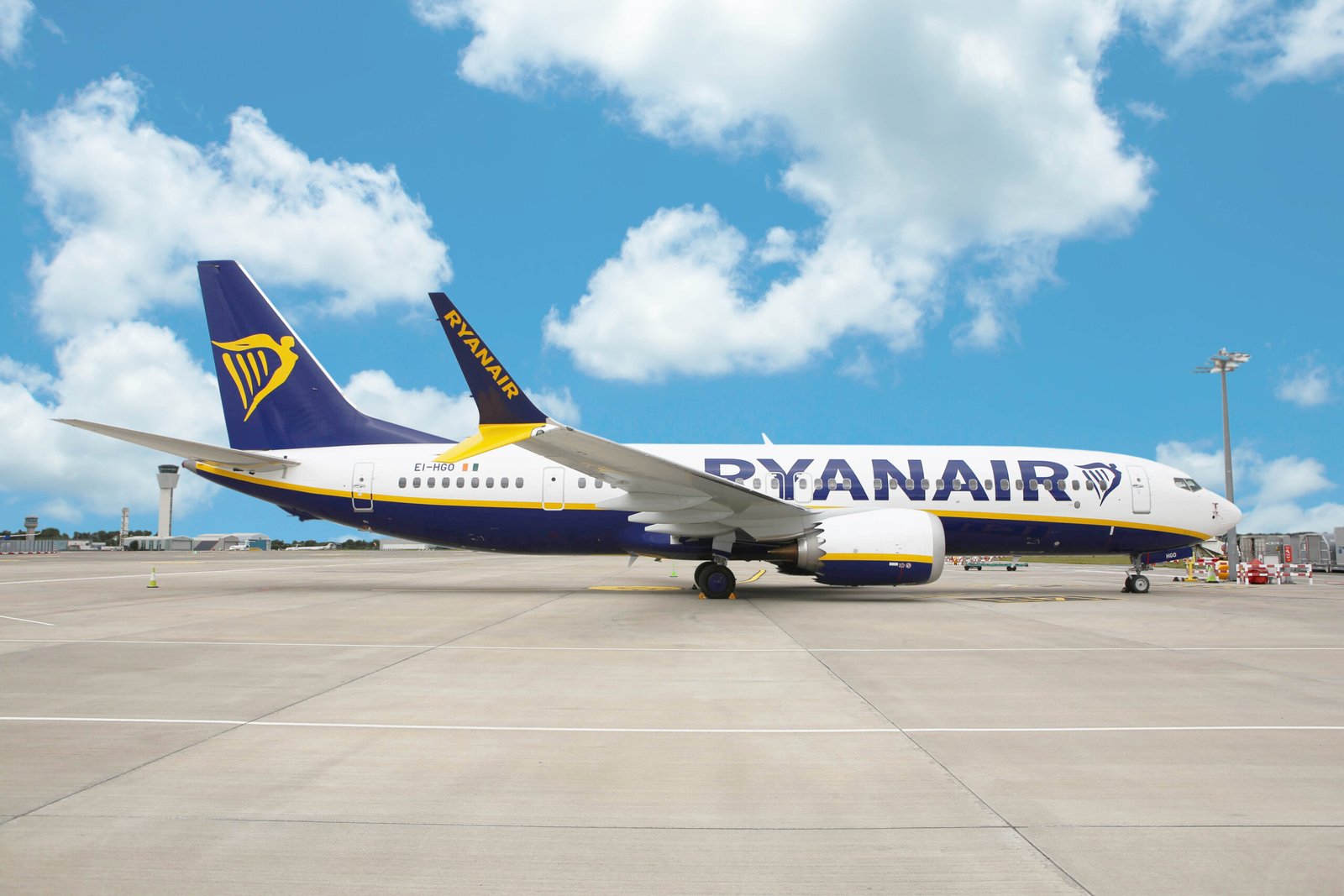 Caro voli Sicilia, Schifani: "Aumento sconti al 50 per cento dal 7 dicembre al 6 gennaio" 3 ryanair