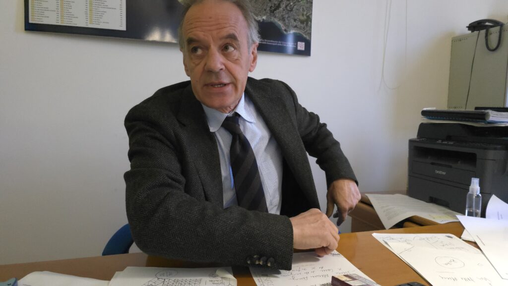 Asta per Contesse - Il sub Commissario Scurria a ruota libera smentisce il Sindaco Basile. Ma "Parliamo degli 11 milioni definanziati per le case del Rione Taormina..." 2 scurria