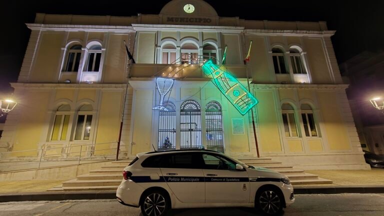Termina oggi l'illuminazione natalizia di Spadafora a costo ZERO grazie a MCL.