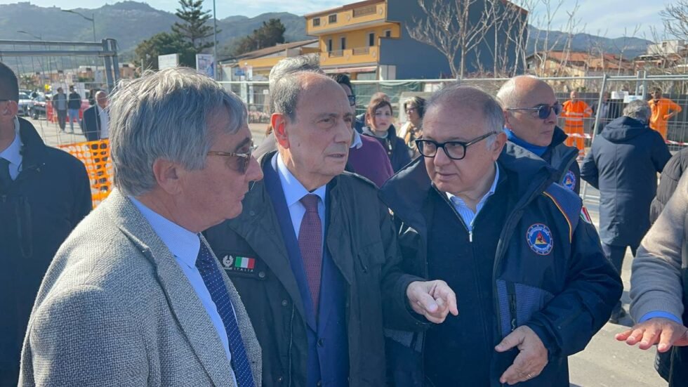 Infrastrutture idriche, oltre 7 milioni per la manutenzione delle dighe. Schifani e Colianni: «Cambio di passo rispetto al passato» 1 Sopralluogo Schifani a Santa Teresa di Riva