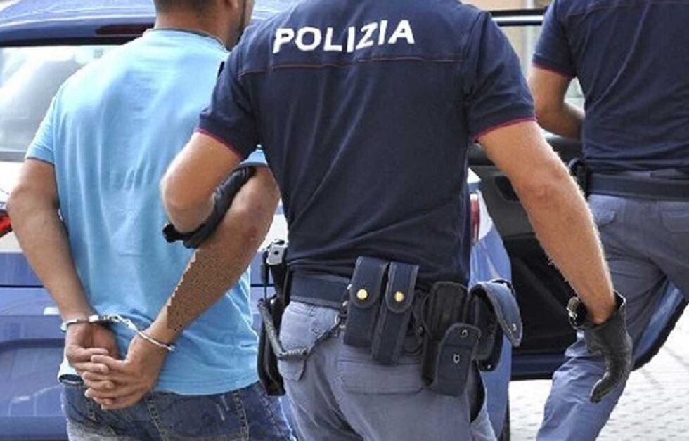 MESSINA - NON SI RASSEGNA ALLA FINE DELLA RELAZIONE. LA POLIZIA DI STATO ARRESTA 39ENNE MESSINESE IN FLAGRANZA DEI REATI DI STALKING E LESIONI AGGRAVATE 1 arresto polizia