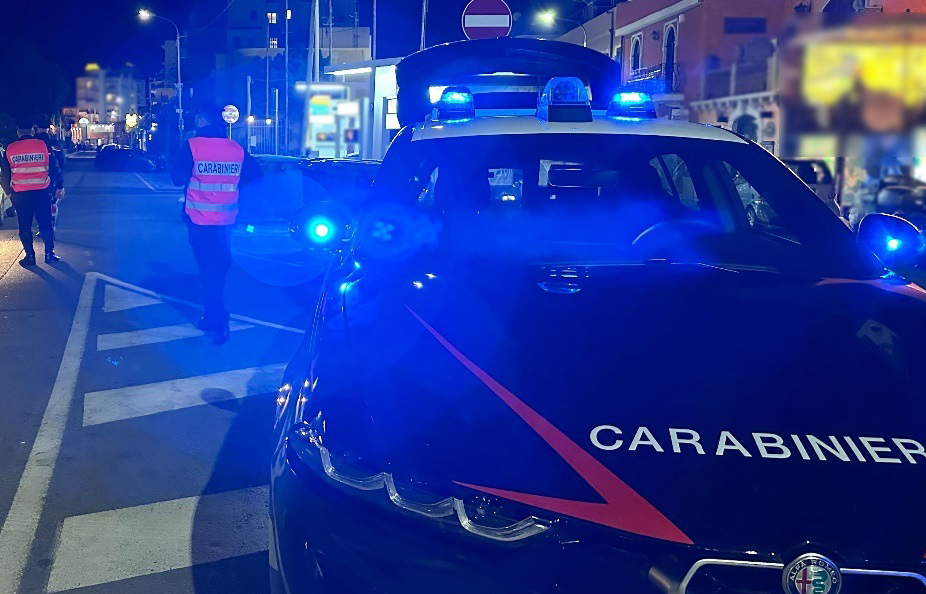 Sei persone denunciate tre delle quali per spaccio di droghe ed una trovata ubriaca alla guida. 1 cc carab