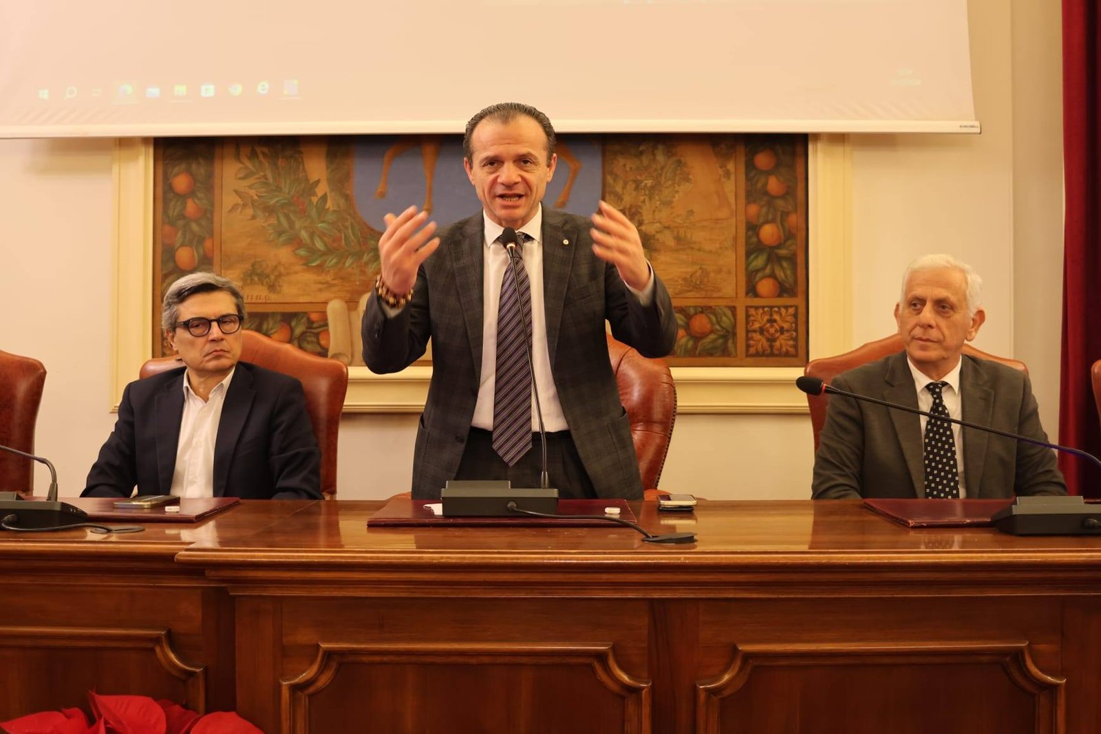 Taormina, gli affidamenti diretti ed il gigantismo della Asm con più dipendenti del Comune. Che vi ricorda? 8 de luca taormina