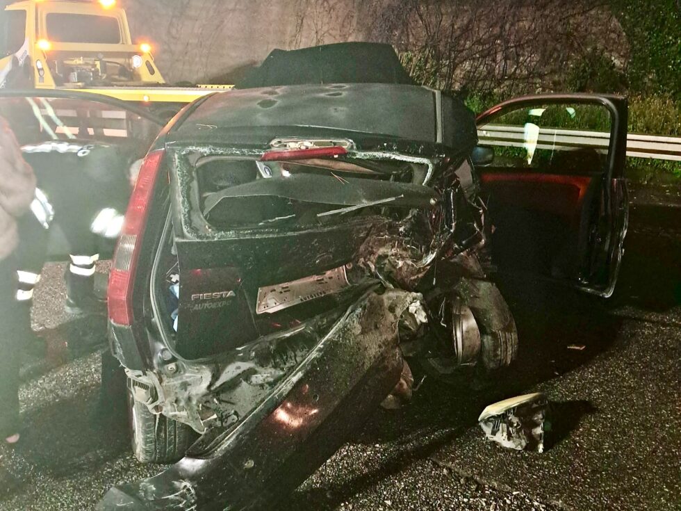 Incidente Gazzi: in pericolo di vita il conducente dell'auto che ha provocato il tamponamento 1 incidente gazzi 3