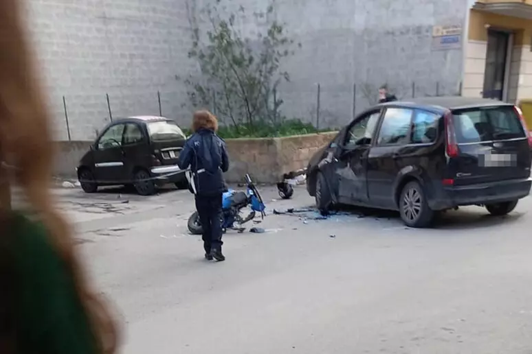 In scooter tentano fuga da polizia, grave quindicenne 2 incidentew scooter ragusa