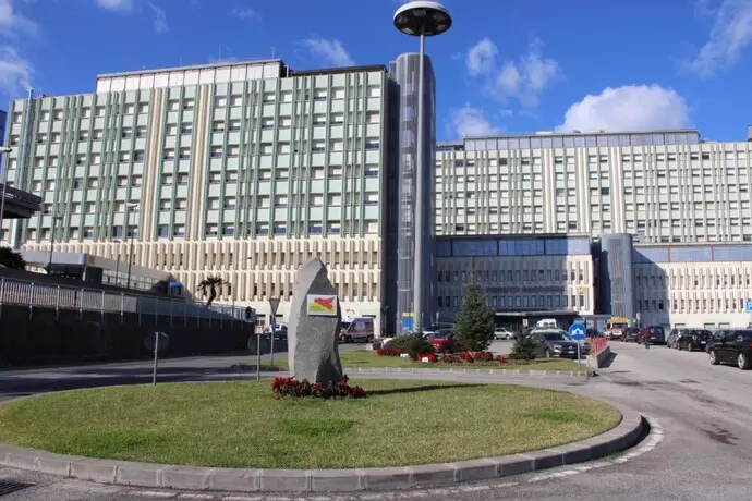 Tredicenne precipita dal quarto piano a Gela, è grave 1 ospedale gela