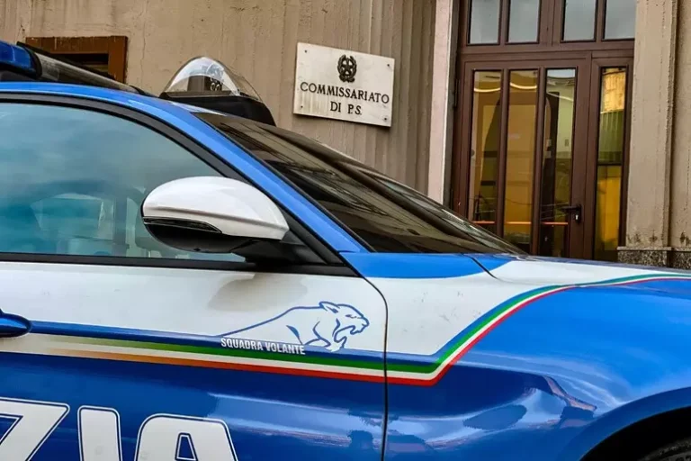 Capodanno da sola a casa, chiama polizia che le fa compagnia
