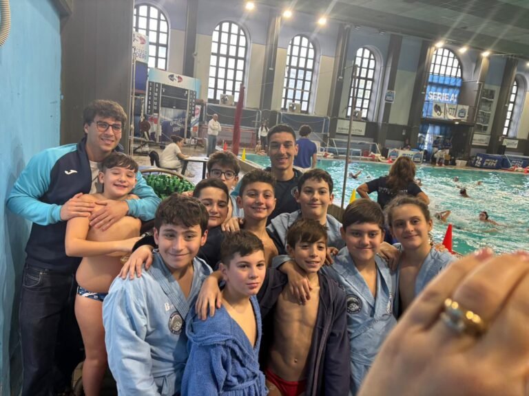 Passo falso del team pallanuoto in Serie B, sconfitta in casa dell’Ortigia Academy. Esordio vincente per l’under 16 e domenica positiva per gli Esordienti