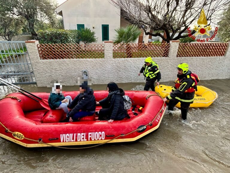 MALTEMPO A MESSINA, ORTO LIUZZO E SAN SABA ALLAGATE. PIÙ DI 70 GLI INTERVENTI EFFETTUATI DAI VIGILI DEL FUOCO
