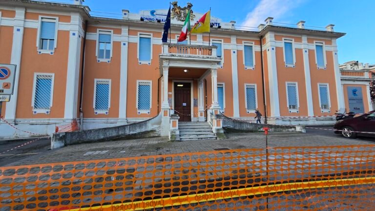 Parcheggio Europa Ovest, cantieri a singhiozzo e commercio in crisi. Cacciotto: «Subito la fine dei lavori»