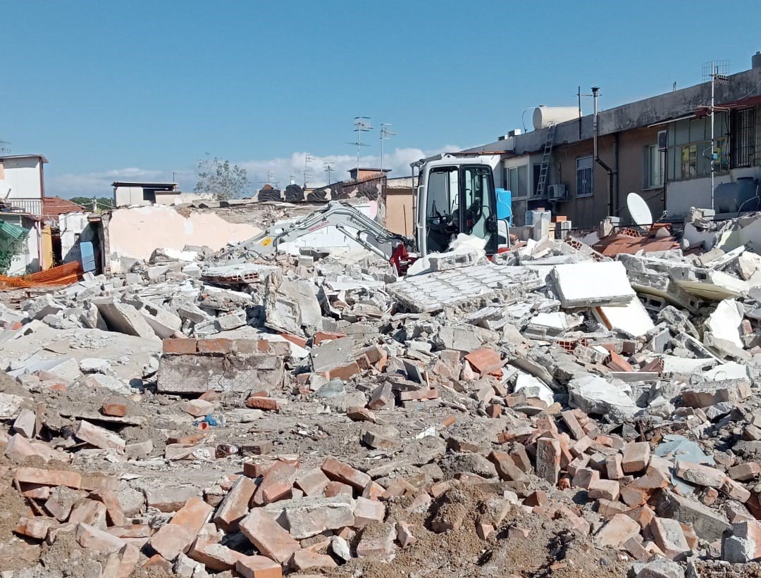 foto demolizioni baracche annunziata