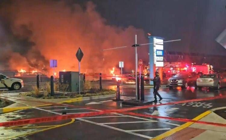 A Philadelphia aereo ambulanza precipita su case e strade, nessun sopravvissuto a bordo 1 philadelphia aereo fi