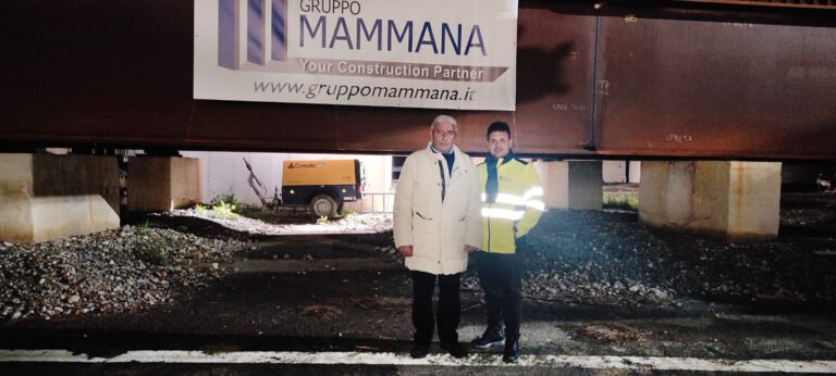 Lavori Cavalcavia in A20: si procede al posizionamento con la grande gru. Il Sindaco di Spadafora sul posto