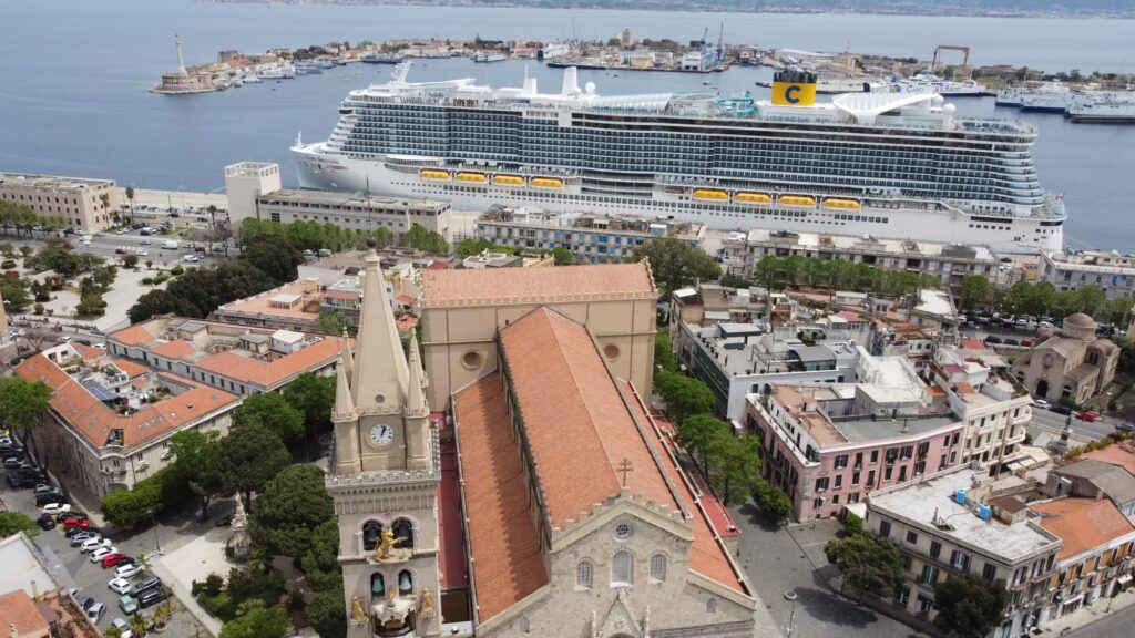 Messina, Turismo a due velocità: porto da record, ma c'è poco da stare allegri. Ancora "mordi e fuggi" e Città Metropolitana con numeri capogiro 4 porto e duomo3