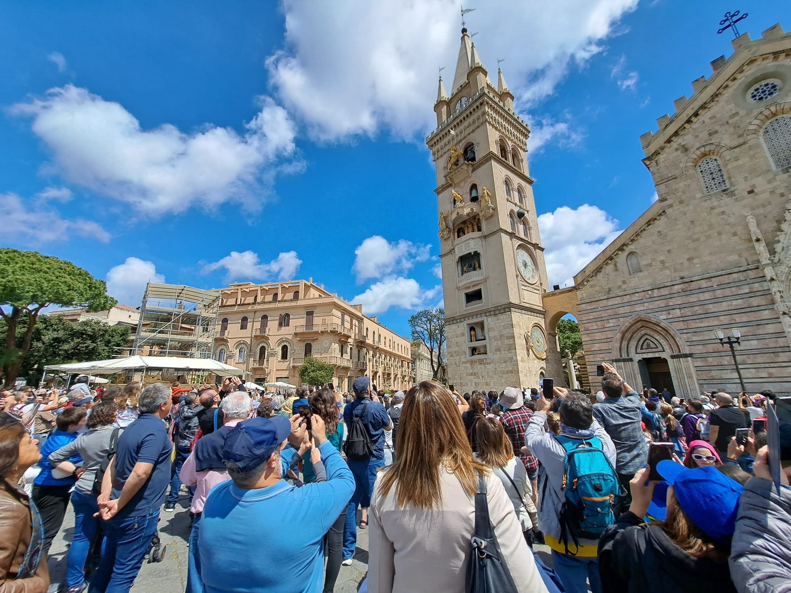 Messina, Turismo a due velocità: porto da record, ma c'è poco da stare allegri. Ancora "mordi e fuggi" e Città Metropolitana con numeri capogiro 26 tur duomo