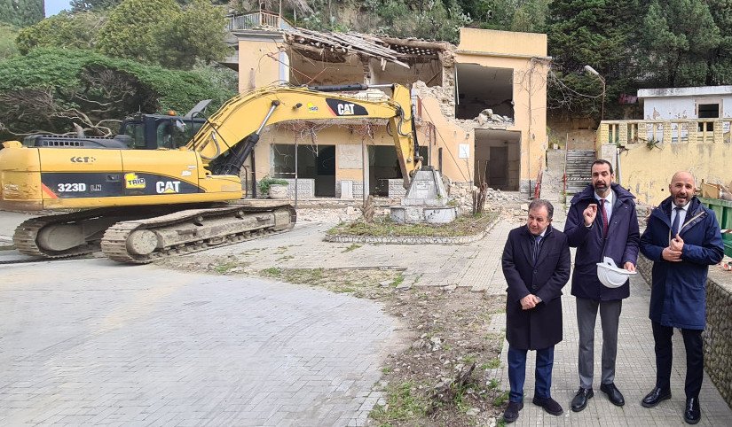 Città Metropolitana di Messina, avviati stamani i lavori di demolizione dell'ex Città del Ragazzo 2 Demolizione 2