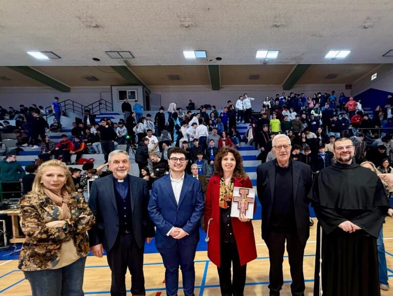 Visita pastorale dell’arcivescovo Giovanni Accolla all’istituto superiore Verona Trento - Majorana.