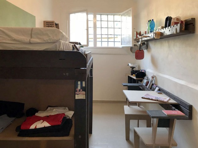 Tre episodi di aggressione al carcere di Messina. Silenzio della Garante. Fenomeno non solo messinese: Carceri italiane al collasso, occupate al 132%. 1 Stanze Sospese Cella S Vittore 01 p 630x472 1