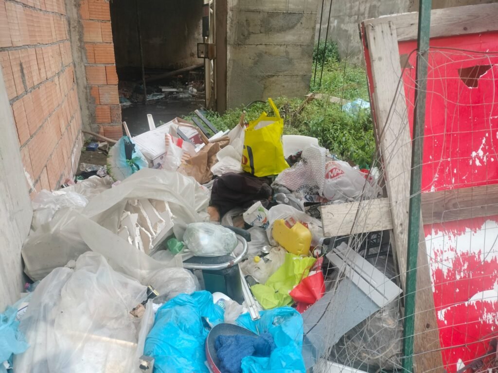Cantiere abbandonato di via Freri a Provinciale. Degrado ma soprattutto pericolo. Cacciotto "Il Sindaco deve intervenire!". 2 WhatsApp Image 2025 03 28 at 10.52.12 1