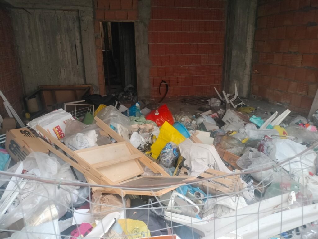 Cantiere abbandonato di via Freri a Provinciale. Degrado ma soprattutto pericolo. Cacciotto "Il Sindaco deve intervenire!". 3 WhatsApp Image 2025 03 28 at 10.52.12