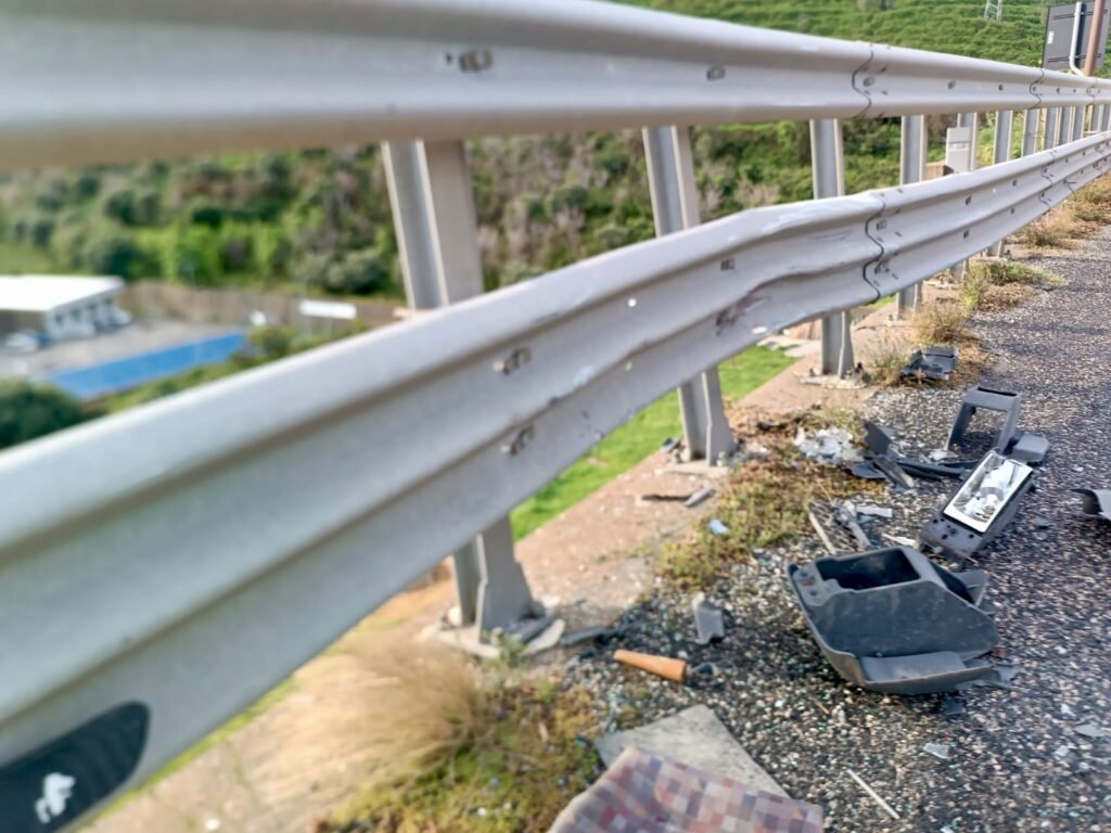 Incidente in tangenziale di Messina: scontro auto e mezzo pesante, feriti 3 WhatsApp Image 2025 03 31 at 10.32.16 2