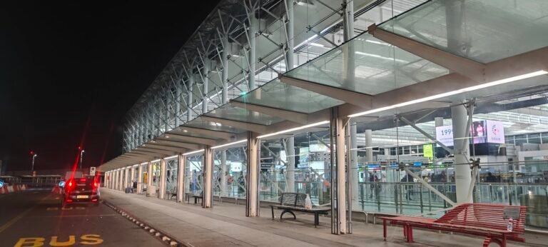 Aeroporto di Catania: la Regione interviene con treni e pullman per i passeggeri