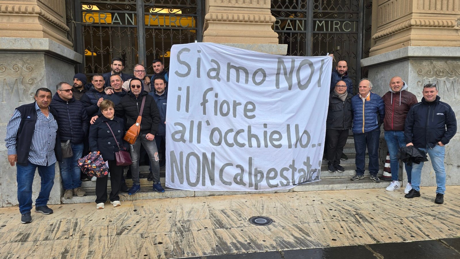 Sit-in di ATM al Comune di Messina: "Il vero fiore all'occhiello siamo noi! Non calpestateci" 3 atm sciopero
