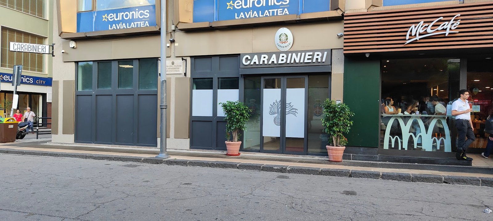 Arresto docente Istituto Jaci: c'è aperto anche il fronte dell'estorsione 2 carabinieri arcivescovado cairoli