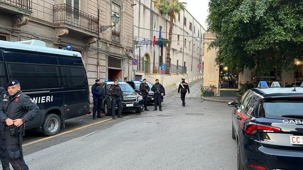 Difende il figlio, viene picchiato e muore 1 carabinieri partinico