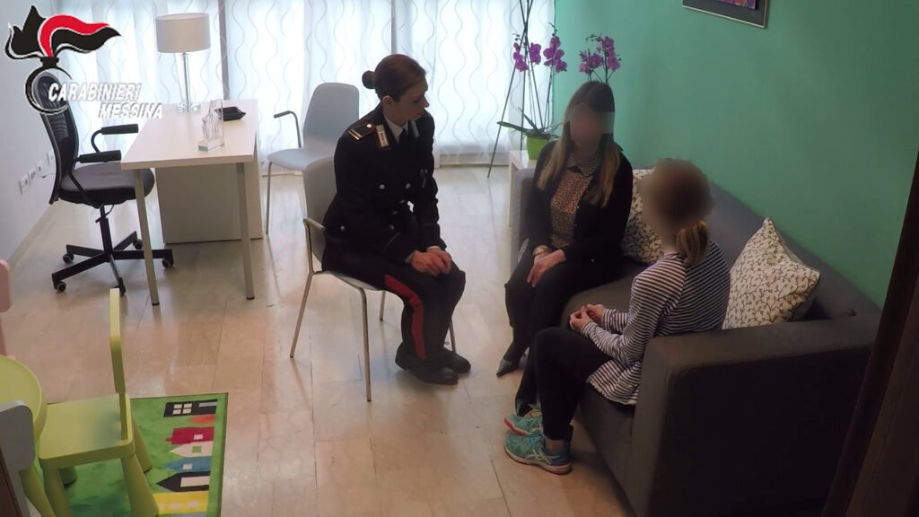 39enne arrestato dai Carabinieri per aver percosso la moglie in presenza dei figli minori 3 foto3 escussione violenza sulle donne