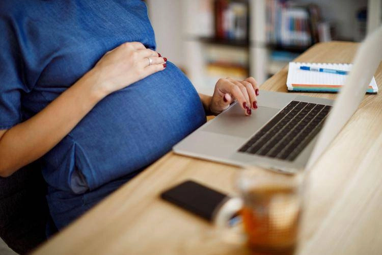 Lavoro, "una donna su 5 penalizzata dopo la nascita di un figlio" 1 lavoro donna incinta canva