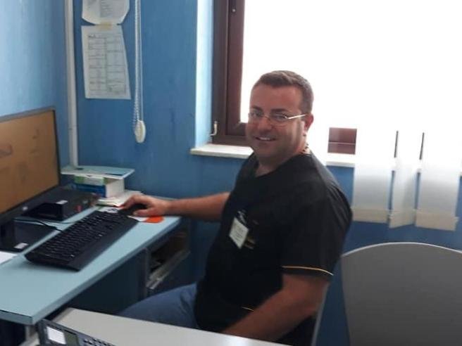 maniaci ucciso da albero