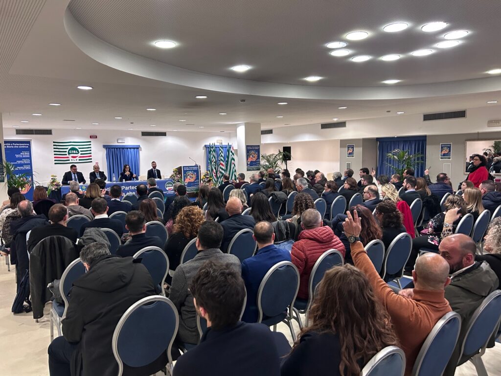 Silvio Mento confermato alla guida del sindacato dei lavoratori postali della Cisl Messina. «Ci attendono nuove sfide tra innovazioni, carenza di personale e capillarità sul territorio» 6 sala