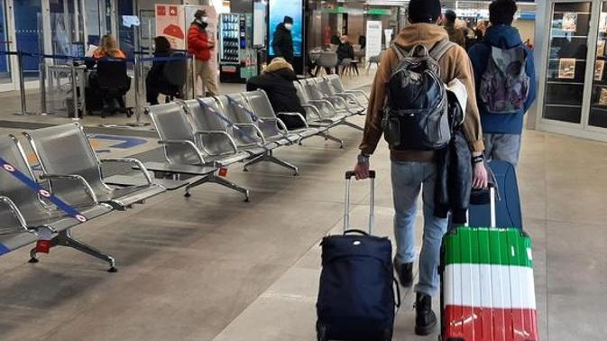 Estate Addosso Messina. "Mio figlio, non pagato e con i sogni come ali tarpate" 2 sempre piu cervelli in fuga ma rimini si salva perche piace