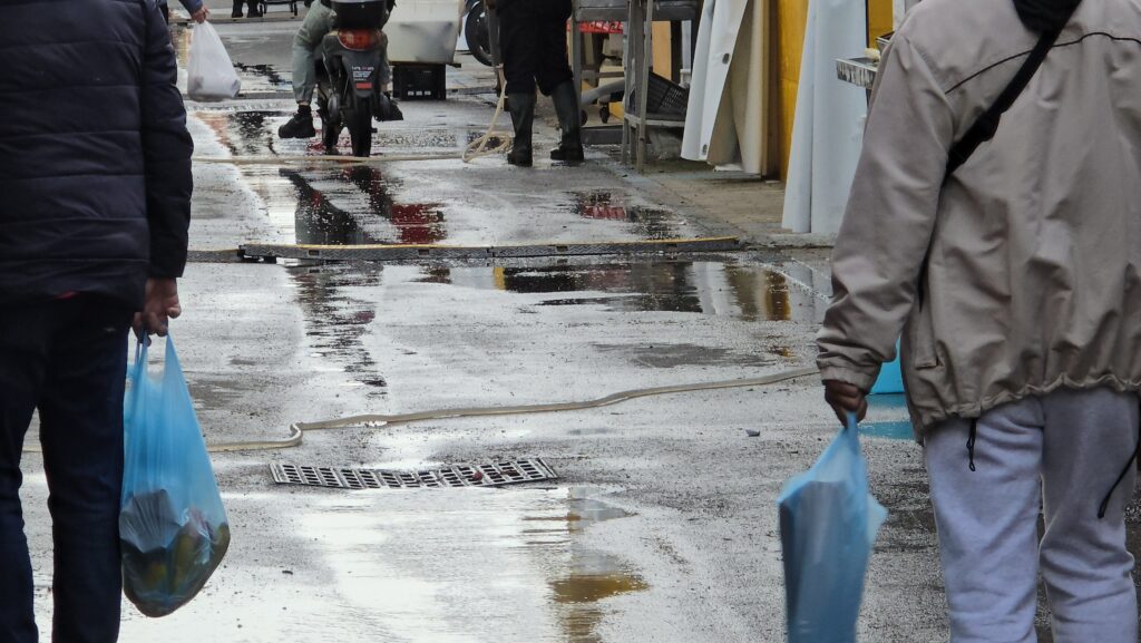 "Notizie fondate" sul mercato Vascone: ieri due operai in abiti civili, OGGI il nulla e tanti commercianti arrabbiati 8 20250415 075457