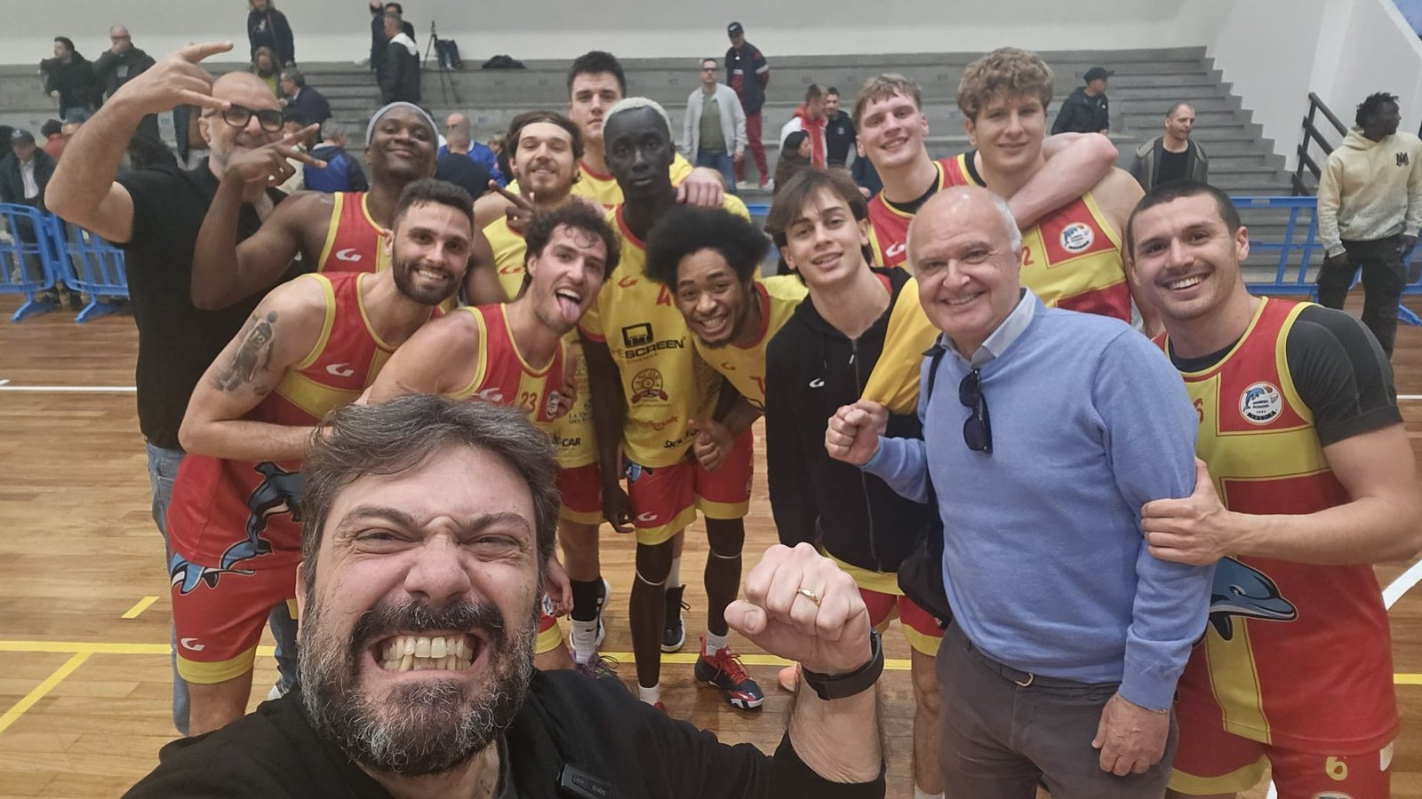 Dinamo Brindisi Basket School Messina Il selfie di fine partita