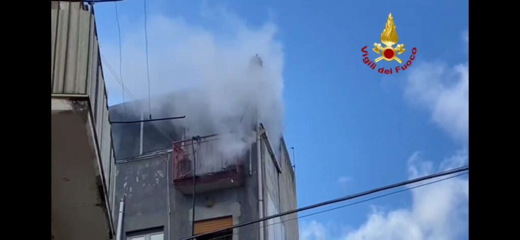 Incendio in appartamento causato da Fulmine: nessun ferito, danni Ingenti. 4 Screenshot 20250417 221657 WhatsApp