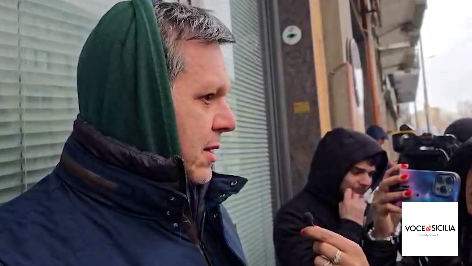 VIDEO - Sara Campanella: davanti al carcere la rabbia di un amico di famiglia e il dolore del fratello 3 amico famiglia sara