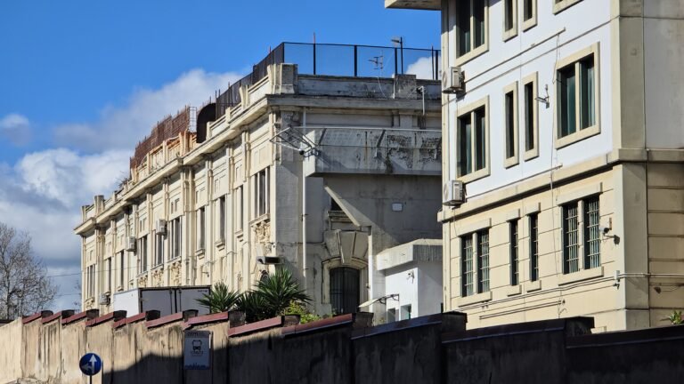 Caldo record al carcere di Gazzi: un bimbo di 18 mesi nel nido senza aria condizionata. L'allarme del Garante