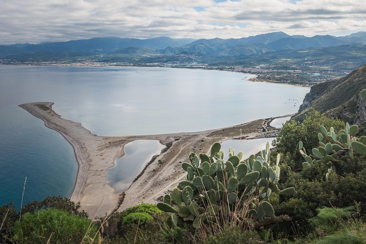 Panorama da Tindari Sicilia i laghetti