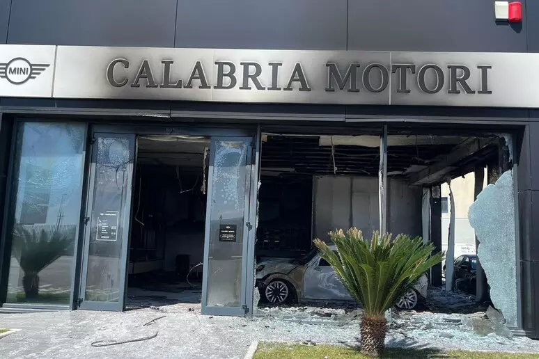 Incendio Calabria Motori, Confindustria RC: "Ferma condanna, siamo al fianco di chi costruisce futuro" 1 incendio calabria motori