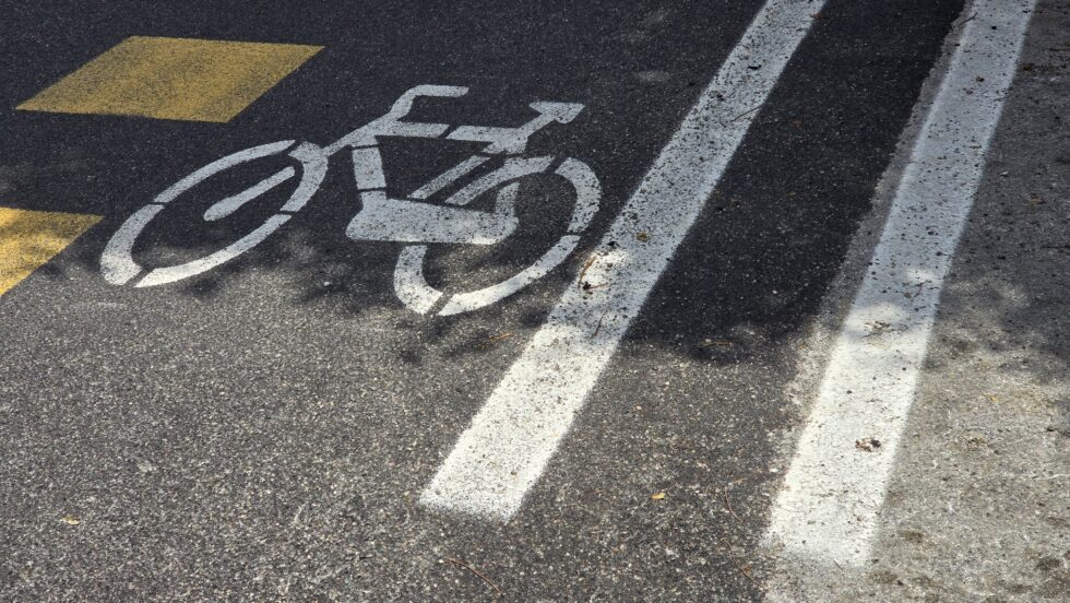 Pista ciclabile via del Vespro: il clamoroso passo indietro. Variante per recuperare i parcheggi disabili. Era meglio accorgersene prima 1 piste ciclabili