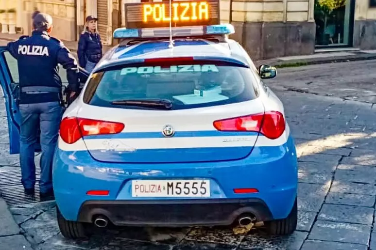 Sfregia al volto poliziotto durante un controllo, arrestato 1 polizia con led