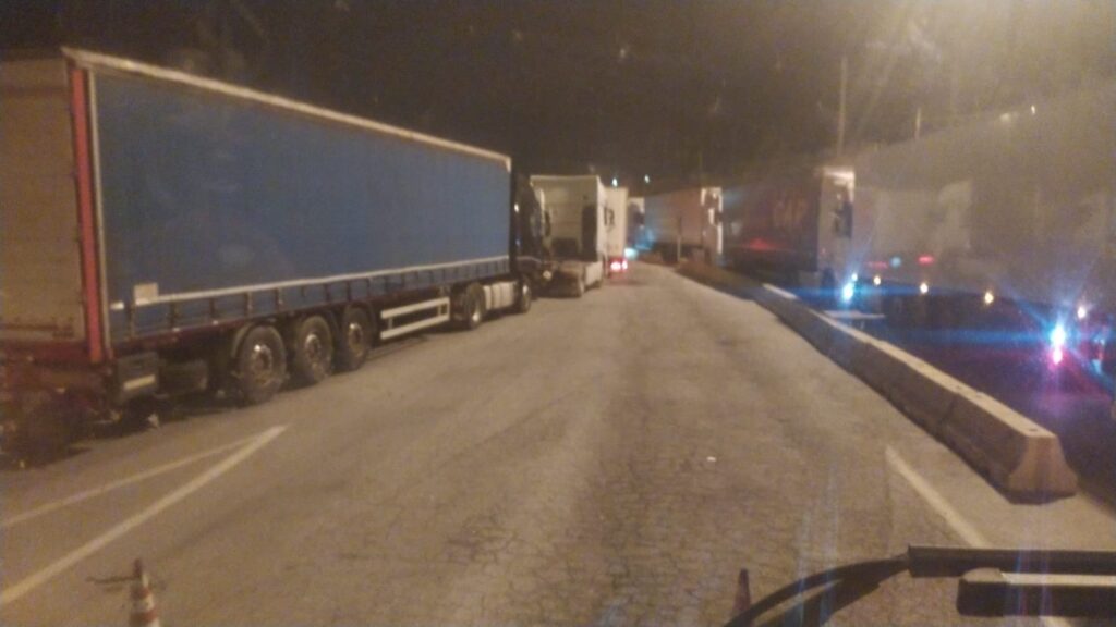 L.A.A.I.S.: "Tremestieri e Boccetta trappole per topi per gli Autotrasportatori. Insabbiamento scalo? Strumentalizzazione per il Ponte" 3 tir tremestieri 4
