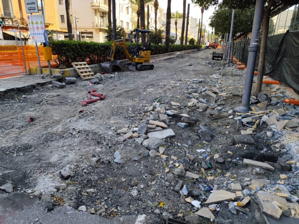 Viale San Martino: lavori nuovamente fermi. Una tela di Penelope infinita sulle spalle dei commercianti e dei cittadini 1 viale san martino (2)
