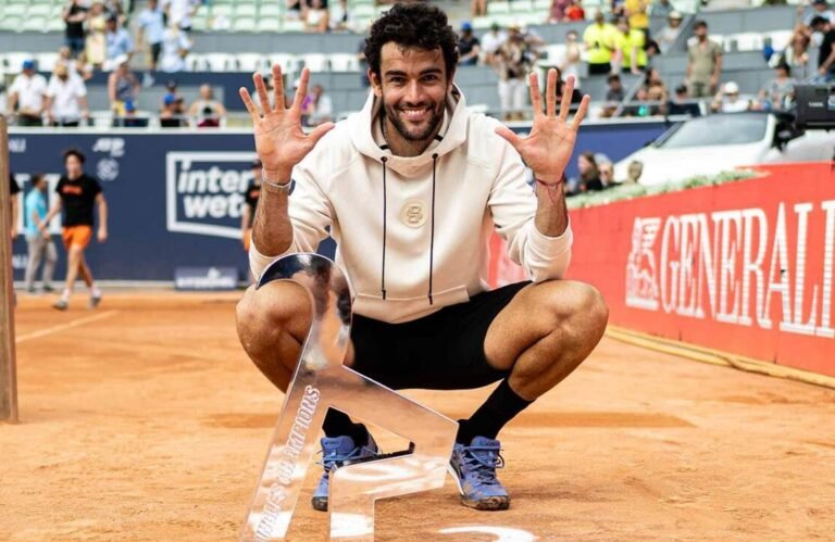 Berrettini show: "No, non sono io il Papa". Sorrisi ed energia a Piazza del Popolo