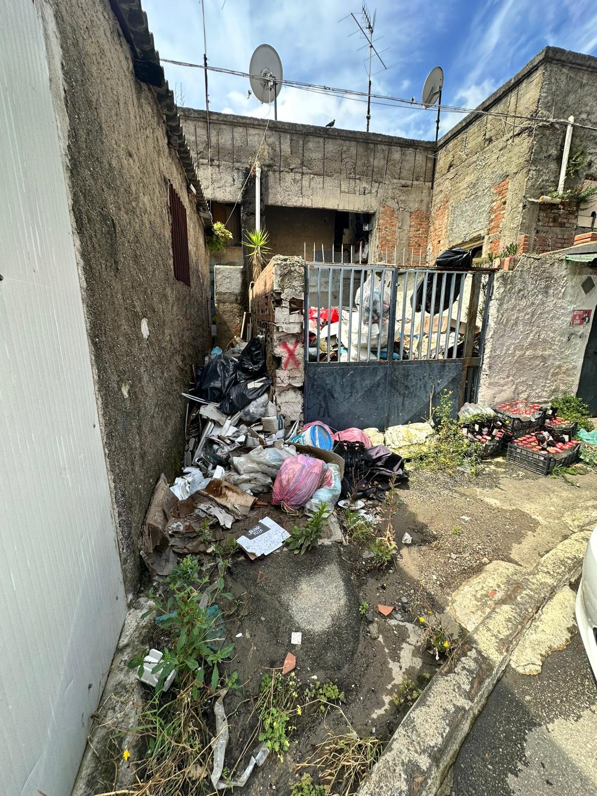 GIANDOMENICO LA FAUCI: «ZONE EX BARACCHE A RITIRO, IMMOBILI ABBANDONATI CREANO EMERGENZA IGIENICO-SANITARIA» 6 8