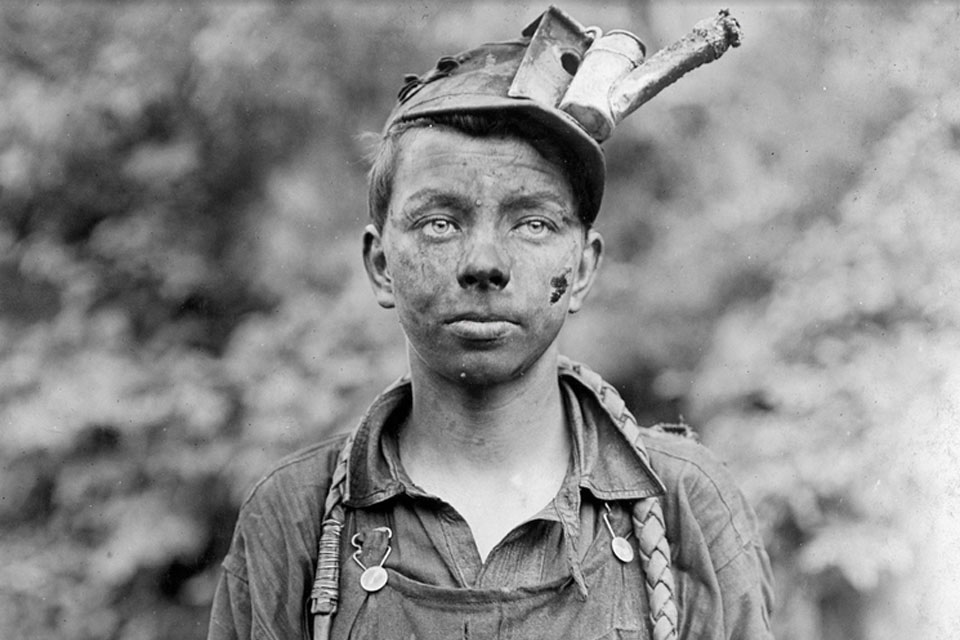 VIDEO - L’AI ricompone la memoria dei lavoratori e dei fotografi che li hanno raccontati 6 foto epoca