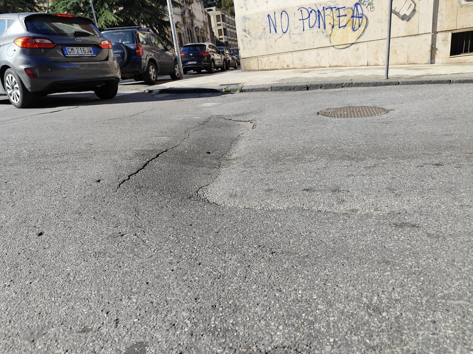 Santagostino via sprofonda